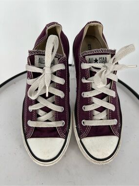 Converse Chuck Taylor All Stars Kids Low Top‎ Sneakers in Plum with White Laces